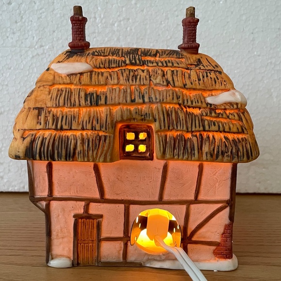 Department 56 Thatched Roof Cottage 6518-8 Christmas Dickens Village Series 1985 - Picture 4 of 12